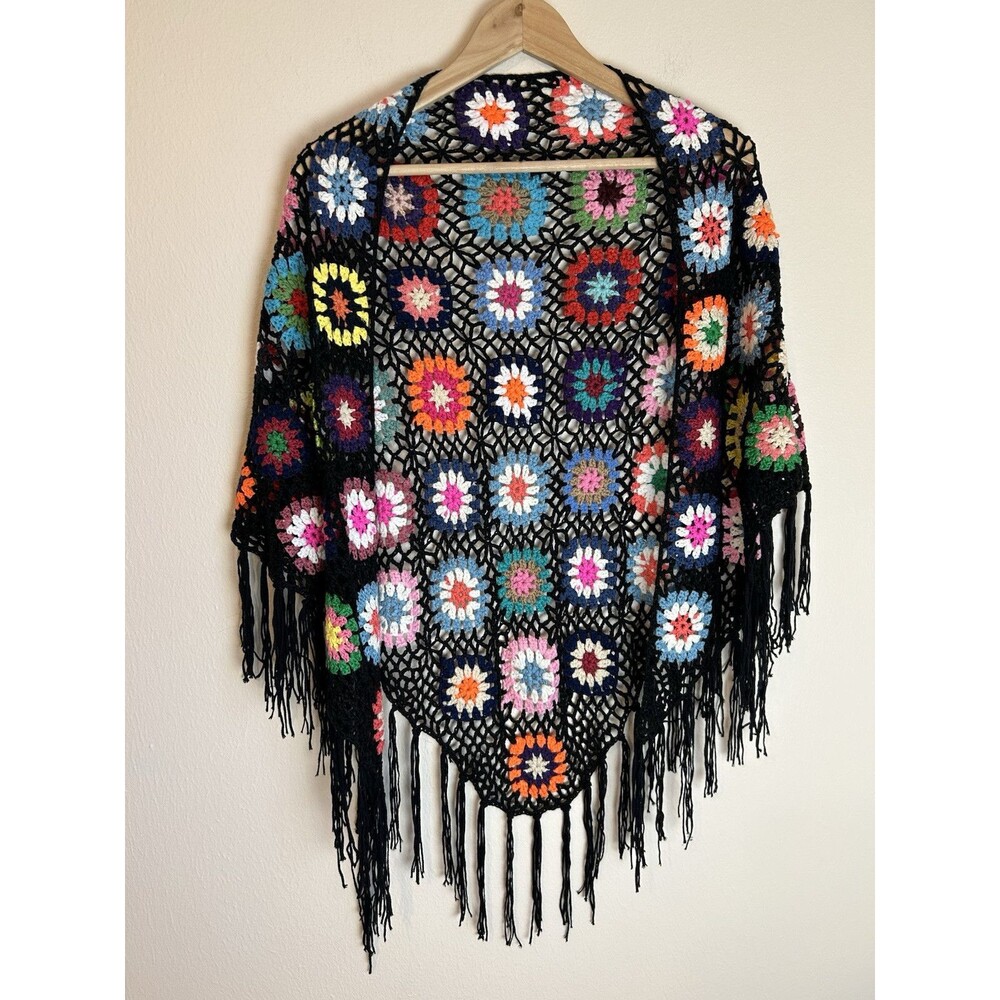 Vintage Handmade Granny Square 3D Floral Crochet Poncho Shawl Knit Fringe